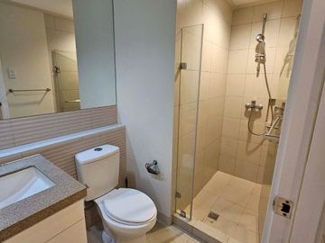 AYALA SENTA CONDOMINIUM 37 SQM 1BEDROOM FURNISHED CLEAN TITLE FOR SALE IN MAKATI CITY