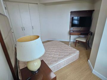 AYALA SENTA CONDOMINIUM 37 SQM 1BEDROOM FURNISHED CLEAN TITLE FOR SALE IN MAKATI CITY