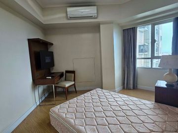 AYALA SENTA CONDOMINIUM 37 SQM 1BEDROOM FURNISHED CLEAN TITLE FOR SALE IN MAKATI CITY