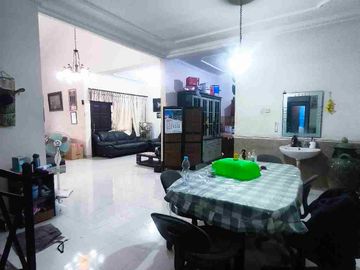 rumah terawat 2 lantai komplek arcamanik endah