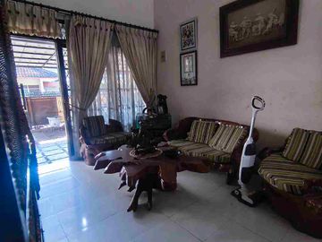 rumah terawat 2 lantai komplek arcamanik endah