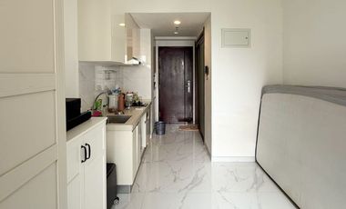 Sky House BSD Studio Semi Furnished Dijual Cepat View Pool