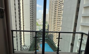 Sky House BSD Studio Semi Furnished Dijual Cepat View Pool