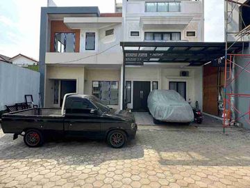 Rumah American Clasic di Duren Sawit