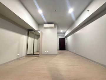 For Rent: Studio Unit in Uptown Arts BGC for 55k per mos!