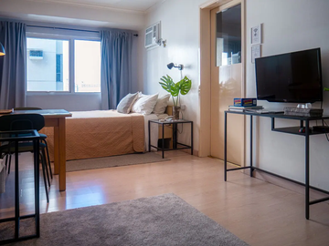 Beautiful Furnished Studio Unit for Sale at BGC, Fort Bonifacio, Taguiig City