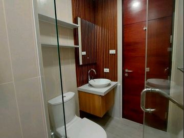 For Rent: 2BR Unit in GrandHyatt Residences BGC for 185k per mos!