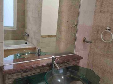 Dijual rumah rapi siap huni Full furnish. Hadap selatan. Bebas banjir