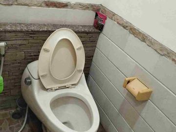 Dijual rumah rapi siap huni Full furnish. Hadap selatan. Bebas banjir