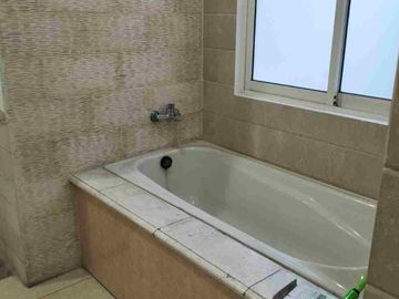 Dijual rumah rapi siap huni Full furnish. Hadap selatan. Bebas banjir