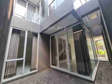 Dijual Rumah di Discovery Residences Bintaro Jaya Sektor 9.