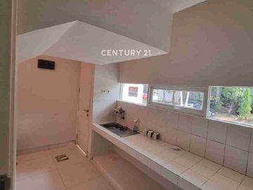 Dijual Rumah di Discovery Residences Bintaro Jaya Sektor 9.
