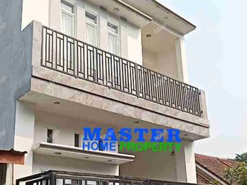 Rumah 3 Lantai Renov Dijual