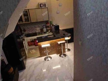 Rumah 3 Lantai Renov Dijual