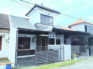 Rumah Terawat di Cluster One Gate Colomadu