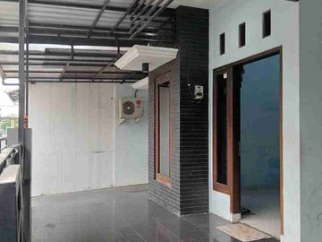 Rumah Terawat di Cluster One Gate Colomadu