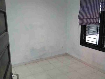 Rumah Terawat di Cluster One Gate Colomadu