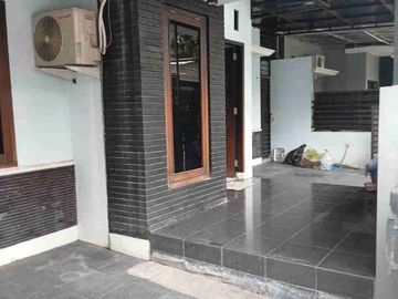 Rumah Terawat di Cluster One Gate Colomadu
