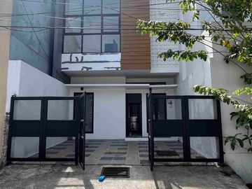 Dijual Rumah Kotak Darmo Harapan indah