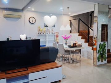 DIJUAL RUMAH BAGUS 2 LANTAI FULL HADAP BARAT DAYA DI AZALEA GADING SERPONG