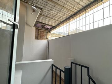 DIJUAL RUMAH BAGUS 2 LANTAI FULL HADAP BARAT DAYA DI AZALEA GADING SERPONG