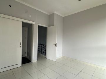 DIJUAL RUMAH BAGUS 2 LANTAI FULL HADAP BARAT DAYA DI AZALEA GADING SERPONG