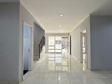 DIJUAL RUMAH BAGUS 2 LANTAI FULL HADAP BARAT DAYA DI AZALEA GADING SERPONG