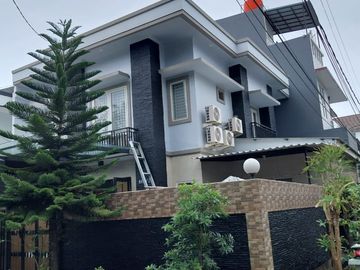 DIJUAL RUMAH BAGUS 2 LANTAI FULL HADAP BARAT DAYA DI AZALEA GADING SERPONG