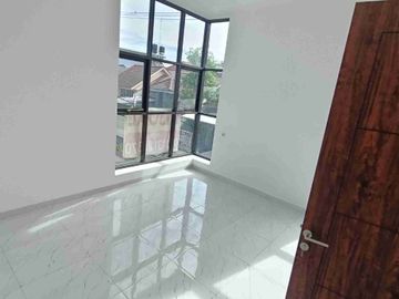 Dijual Rumah Kotak Darmo Harapan Indah