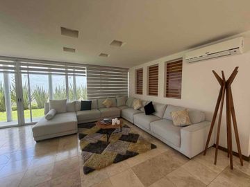 SE VENDE CASA EN PEDREGAL FASE I