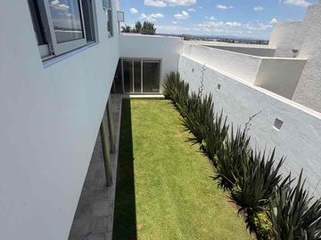 SE VENDE CASA EN PEDREGAL FASE I