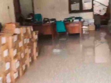 Rumah Siap Huni Luas 218m Jambangan Surabaya Dekat Stikes, Unesa dan Masjid Al Akbar & Al Falah serta Polda Jatim Bisa Untuk Kantor