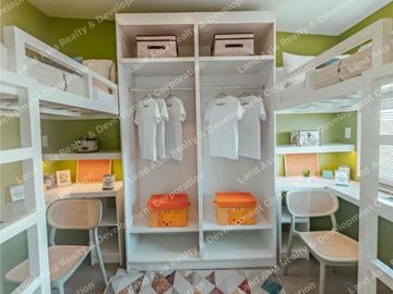 Provision 2bedrooms with own parking area , Duplex Unit