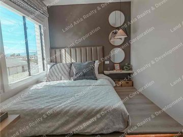 Provision 2bedrooms with own parking area , Duplex Unit