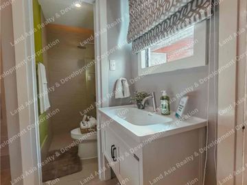 Provision 2bedrooms with own parking area , Duplex Unit