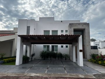 PRECIOSA CASA EN HERMOSA EN EXCLUSIVA Y CENTRICA PRIVADA  $45,000,000     4  4  2   1   4  8   8  3   ----  WA