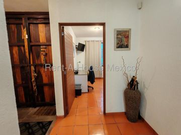 VENTA CASA JURIQUILLA, 5 RECAMARAS, 6 BAÑOS.