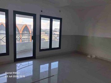 Disewakan Gedung 3 Lantai + Basement Strategis Dekat Ugm