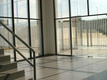 RENTA de EDIFICIO de oficinas en ZONA INDUSTRIAL, Carretera 57 y eje 128 - 1,070m2 - $180,000