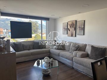 Impecable Departamento con ascensor 3 Dorm, 2 Parq. Sector Santa Lucía Norte de Quito