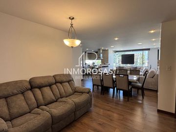 Impecable Departamento con ascensor 3 Dorm, 2 Parq. Sector Santa Lucía Norte de Quito