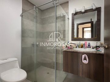 Impecable Departamento con ascensor 3 Dorm, 2 Parq. Sector Santa Lucía Norte de Quito