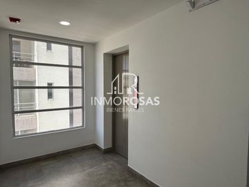 Impecable Departamento con ascensor 3 Dorm, 2 Parq. Sector Santa Lucía Norte de Quito