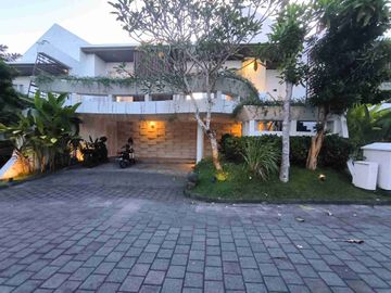 Villa View Laut dan Perbukitan di Kawasan Elite Ungasan