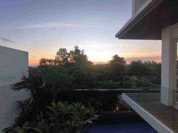 Villa View Laut dan Perbukitan di Kawasan Elite Ungasan