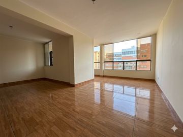 Venta de amplio Departamento en las Torres De San Borja