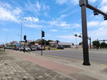 Galpón abierto al alquiler, Av. 25 de Junio Machal