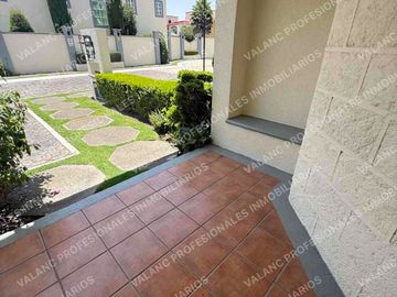 CASA en RENTA dentro de Fraccionamiento Metepec Asunción