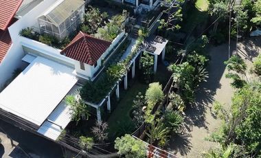 Rumah siap huni terawat hook di tengggilis utara dengan konsep taman 700m2 di luas tanah 1100m2 ada 5 kamar tidur