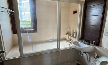 Rumah siap huni terawat hook di tengggilis utara dengan konsep taman 700m2 di luas tanah 1100m2 ada 5 kamar tidur